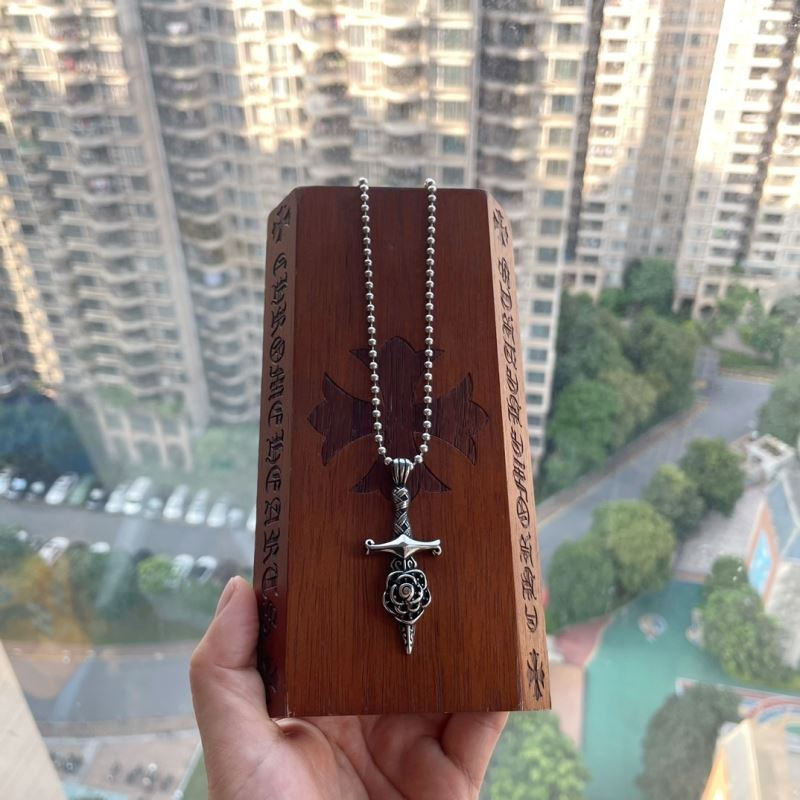 Ch**me He**ts necklaces